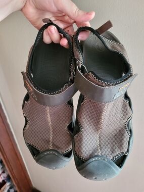 CROCS Brown Mesh Closed-Toe Sport Sandals